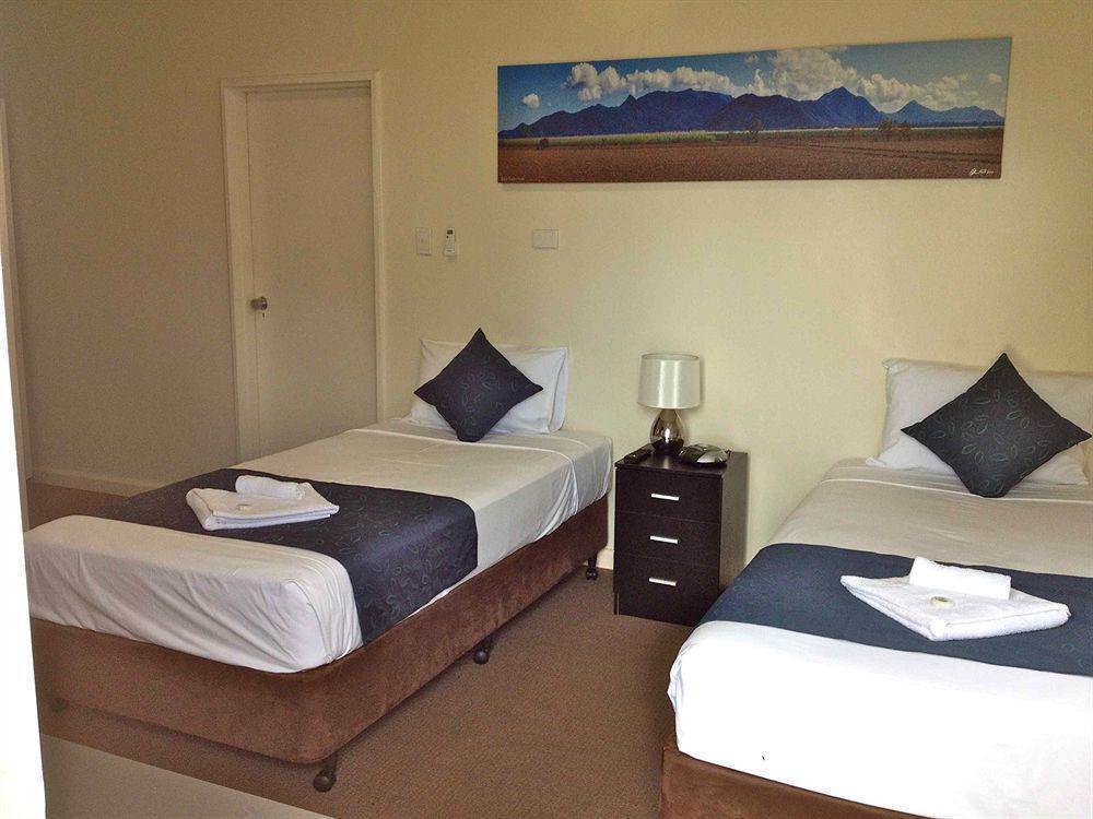 Lees Hotel Ingham Exterior foto